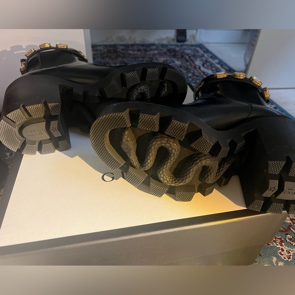 Ankle boots in shinny black leather with detachable ankle strap with crystals. - Picture 6 of 6